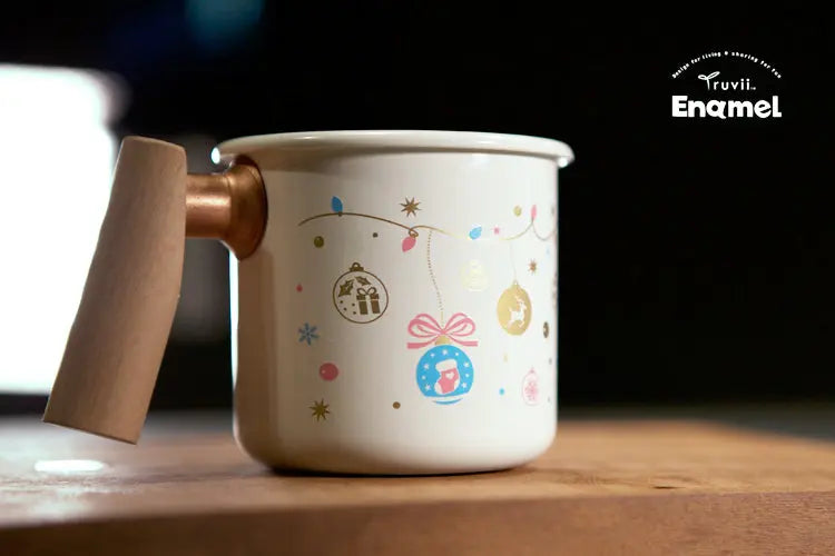 Truvii Emaille Mok met houten handvat - Kerst Limited Edition -Campingbeker - Kampeermok Coolgods
